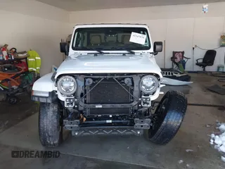 2020 Jeep Gladiator Overland with VIN 1C6HJTFG7LL139896, listed as a IAAI auction lot 41347570 with 98,484 mi miles and . Bid and sale history available at DreamBid. Image 13.