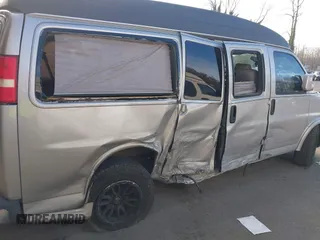2006 GMC Savana Commercial C6Y with VIN 1GDFG15T361135454, listed as a IAAI auction lot 41400059 with 147,827 mi miles. Bid and sale history available at carsss.com. Image 6.
