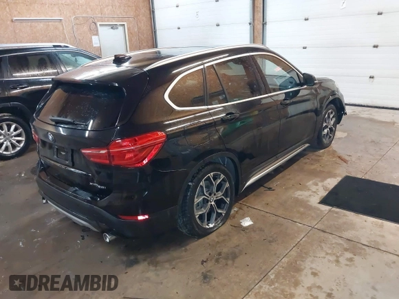 2020 BMW X1 xDrive28i z VIN WBXJG9C07L5P71792, wystawiony jako IAAI lot #41583132 z przebiegiem 150 095 mil mil oraz . Historia ofert i sprzedaży dostępna na DreamBid. Obrazek 4.