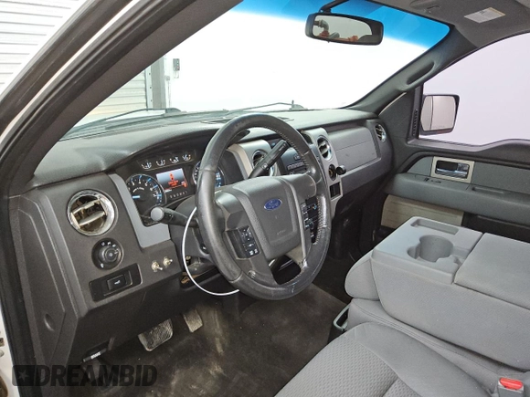 2011 Ford F-150 XL z VIN 1FTMF1CM7BKD43495, wystawiony jako Copart lot #55725435 z przebiegiem 228 298 mil mil oraz Czysty tytuł • Clean title. Historia ofert i sprzedaży dostępna na DreamBid. Obrazek 8.