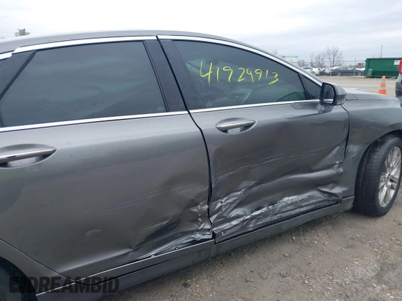 2014 Lincoln MKZ with VIN 3LN6L2GK2ER818577, listed as a IAAI auction lot 41929913 with 185,062 mi miles. Bid and sale history available at carsss.com. Image 18.