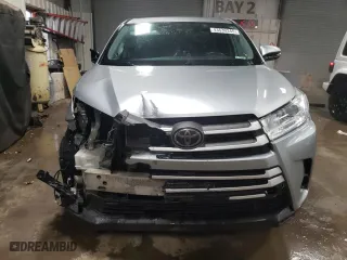 2018 Toyota Highlander LE with VIN 5TDBZRFH3JS813153, listed as a Copart auction lot 43530345 with 94,561 mi miles and Salvage Title. Bid and sale history available at carsss.com. Image 5.