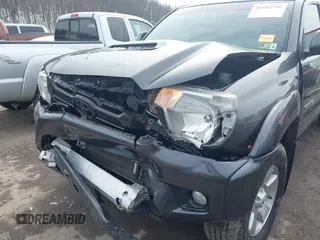 2014 Toyota Tacoma with VIN 3TMLU4EN1EM148353, listed as a IAAI auction lot 41602756 with 89,563 mi miles. Bid and sale history available at carsss.com. Image 18.