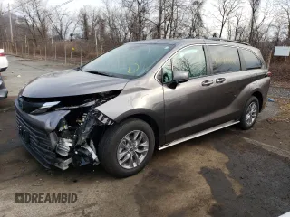 2022 Toyota Sienna LE with VIN 5TDBSKFC4NS059282, listed as a Copart auction lot 42049683 with 5,683 mi miles and . Bid and sale history available at DreamBid. Image 1.