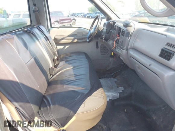 2001 Ford F-250 z VIN 3FTNF21L81MA77853, wystawiony jako IAAI lot #42409790 z przebiegiem 189 715 mil mil oraz . Historia ofert i sprzedaży dostępna na DreamBid. Obrazek 5.