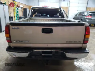 2002 Chevrolet Silverado 1500HD LT z VIN 1GCGK13U82F234318, wystawiony jako Copart lot #76874624 z przebiegiem Nie podano mil oraz Czysty tytuł • Clean title. Historia ofert i sprzedaży dostępna na DreamBid. Obrazek 6.