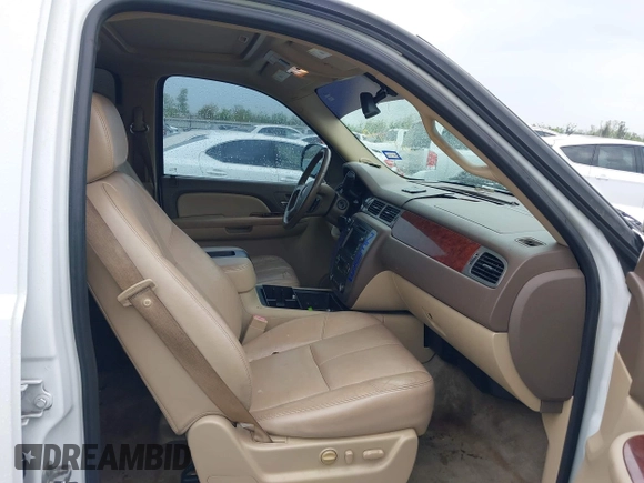 2009 GMC Yukon SLT w/4SA with VIN 1GKFK33049R153415, listed as a IAAI auction lot 41896770 with 182,256 mi miles. Bid and sale history available at carsss.com. Image 5.