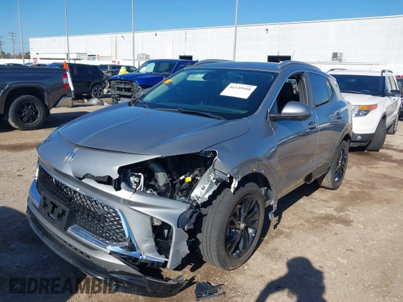 2024 Buick Encore GX Sport Touring z VIN KL4AMDSL5RB016374, wystawiony jako IAAI lot #41149918 z przebiegiem 15 512 mil mil oraz . Historia ofert i sprzedaży dostępna na DreamBid. Obrazek 18.