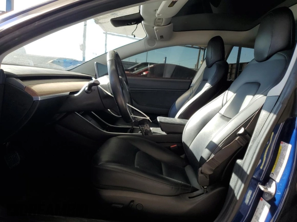 2018 Tesla Model 3 Long Range Battery z VIN 5YJ3E1EA1JF038510, wystawiony jako Copart lot #46352325 z przebiegiem 45 080 mil mil oraz Czysty tytuł • Clean title. Historia ofert i sprzedaży dostępna na DreamBid. Obrazek 7.