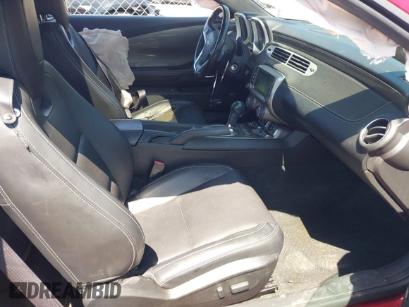 2014 Chevrolet Camaro LT z VIN 2G1FC1E38E9242518, wystawiony jako IAAI lot #41988618 z przebiegiem 90 993 mil mil oraz . Historia ofert i sprzedaży dostępna na DreamBid. Obrazek 5.