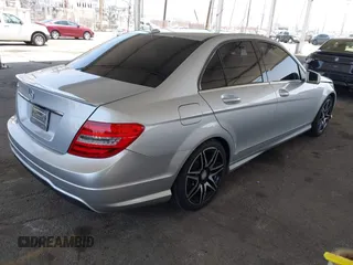 2014 Mercedes-Benz C 250 Sport с VIN WDDGF4HB5ER319638, выставлен на аукционе IAAI как лот 42478233 с пробегом 142 947 миль миль и . История ставок и продаж доступна на DreamBid. Изображение 4.