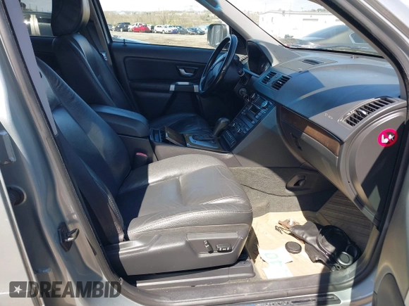 2011 Volvo XC90 I6 with VIN YV4952CZ5B1580676, listed as a IAAI auction lot 41986632 with 260,694 mi miles and . Bid and sale history available at DreamBid. Image 5.