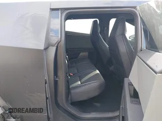 2024 Tesla Cybertruck z VIN 7G2CEHED5RA042424, wystawiony jako IAAI lot #41242343 z przebiegiem 1 222 mil mil oraz . Historia ofert i sprzedaży dostępna na DreamBid. Obrazek 8.