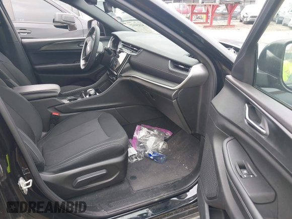 2024 Jeep Grand Cherokee Altitude with VIN 1C4RJGAG4R8514618, listed as a IAAI auction lot 42434122 with 26,236 mi miles and . Bid and sale history available at DreamBid. Image 5.