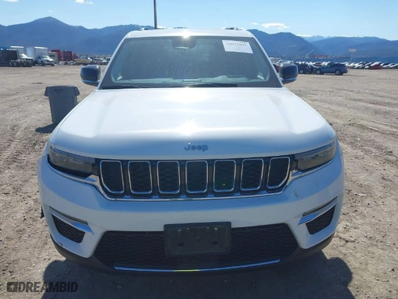 2024 Jeep Grand Cherokee 4xe with VIN 1C4RJYB62R8958527, listed as a IAAI auction lot 42072842 with 37,657 mi miles. Bid and sale history available at carsss.com. Image 13.