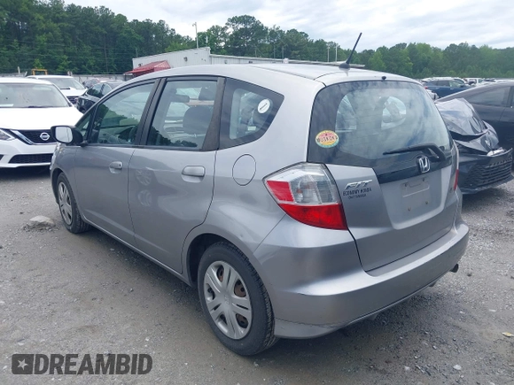 2010 Honda Fit z VIN JHMGE8H2XAS020698, wystawiony jako IAAI lot #42549063 z przebiegiem 260 454 mil mil oraz . Historia ofert i sprzedaży dostępna na DreamBid. Obrazek 3.