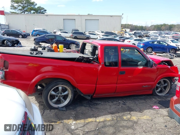 2001 Chevrolet S-10 LS with VIN 1GCCS19W818196034, listed as a IAAI auction lot 41571114 with 222,440 mi miles and . Bid and sale history available at DreamBid. Image 12.