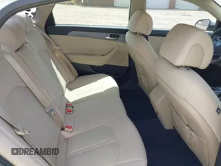 2017 Hyundai Sonata 2.4L z VIN 5NPE24AF3HH585942, wystawiony jako IAAI lot #42091264 z przebiegiem 70 979 mil mil oraz . Historia ofert i sprzedaży dostępna na DreamBid. Obrazek 8.