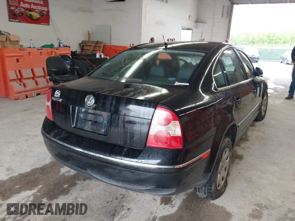 2005 Volkswagen Passat GLS with VIN WVWAD63B55P037732, listed as a IAAI auction lot 42330922 with 119,157 mi miles and . Bid and sale history available at DreamBid. Image 4.