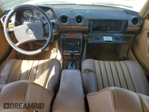 1985 Mercedes-Benz 300 with VIN WDBAB33C5FA264693, listed as a Copart auction lot 47318655 with 241,531 mi miles and Clean Title. Bid and sale history available at DreamBid. Image 8.