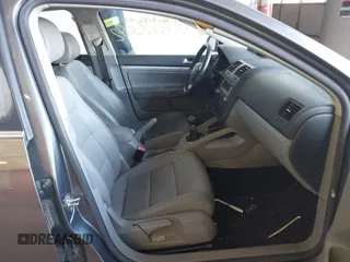 2008 Volkswagen Jetta SE with VIN 3VWRM71K78M027691, listed as a IAAI auction lot 42076092 with Not provided miles and . Bid and sale history available at DreamBid. Image 5.