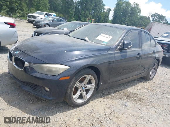 2015 BMW 3 Series 328i xDrive с VIN WBA3B5C54FF961859, выставлен на аукционе IAAI как лот 42647467 с пробегом Не указан миль и . История ставок и продаж доступна на DreamBid. Изображение 17.