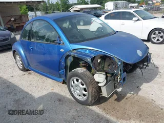 2000 Volkswagen Beetle GLS z VIN 3VWCF21C3YM415089, wystawiony jako IAAI lot #42364011 z przebiegiem Nie podano mil oraz . Historia ofert i sprzedaży dostępna na DreamBid. Obrazek 1.
