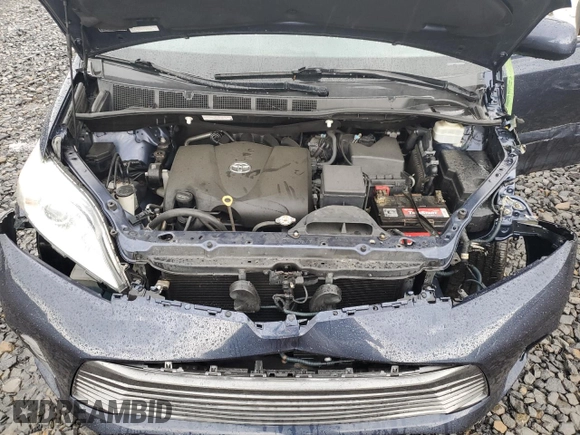 2018 Toyota Sienna XLE with VIN 5TDDZ3DC9JS196337, listed as a Copart auction lot 56890985 with 195,104 mi miles and Salvage title. Bid and sale history available at DreamBid. Image 12.