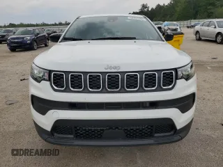 2024 Jeep Compass Sport z VIN 3C4NJDAN8RT157988, wystawiony jako Copart lot #52944995 z przebiegiem 7 740 mil mil oraz Szkoda całkowita • Salvage title. Historia ofert i sprzedaży dostępna na DreamBid. Obrazek 5.