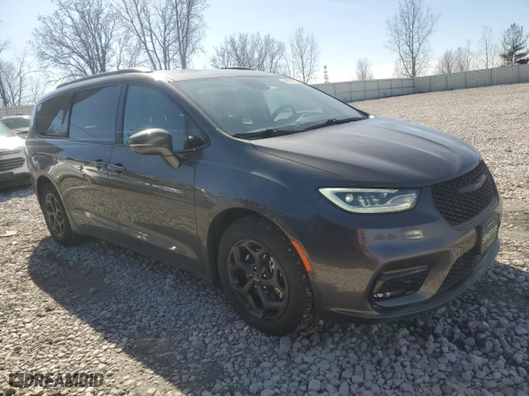 2021 Chrysler Pacifica Hybrid Touring L with VIN 2C4RC1L76MR526898, listed as a Copart auction lot 48133815 with 73,274 mi miles and Salvage Title. Bid and sale history available at carsss.com. Image 4.