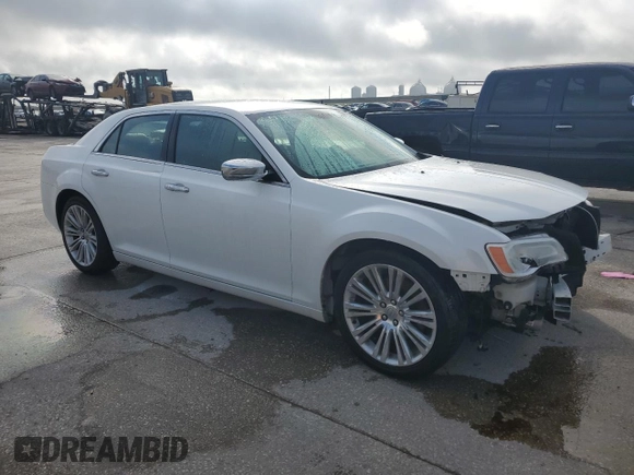 2013 Chrysler 300 C z VIN 2C3CCAET9DH713384, wystawiony jako Copart lot #53731205 z przebiegiem 116 593 mil mil oraz Szkoda całkowita • Salvage title. Historia ofert i sprzedaży dostępna na DreamBid. Obrazek 4.