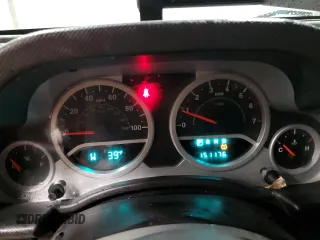 2008 Jeep Wrangler Unlimited Sahara z VIN 1J4GA59168L551767, wystawiony jako Copart lot #49809985 z przebiegiem 151 176 mil mil oraz Nie do naprawy • Non repairable. Historia ofert i sprzedaży dostępna na DreamBid. Obrazek 9.