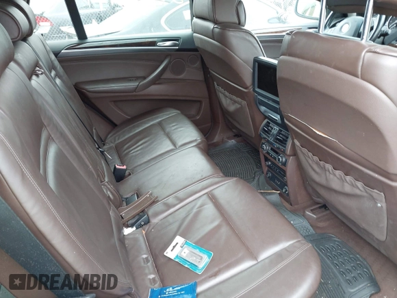 2007 BMW X5 4.8i z VIN 4USFE83547LY64828, wystawiony jako IAAI lot #41896182 z przebiegiem Nie podano mil oraz . Historia ofert i sprzedaży dostępna na DreamBid. Obrazek 8.