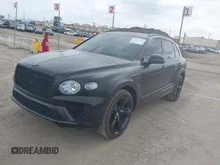 2021 Bentley Bentayga V8 z VIN SJAAM2ZV5MC038171, wystawiony jako IAAI lot #42057762 z przebiegiem 25 973 mil mil oraz . Historia ofert i sprzedaży dostępna na DreamBid. Obrazek 18.