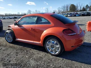 2019 Volkswagen Beetle SE with VIN 3VWJD7ATXKM712099, listed as a Copart auction lot 84031314 with 11,058 mi miles and Salvage Title. Bid and sale history available at carsss.com. Image 2.