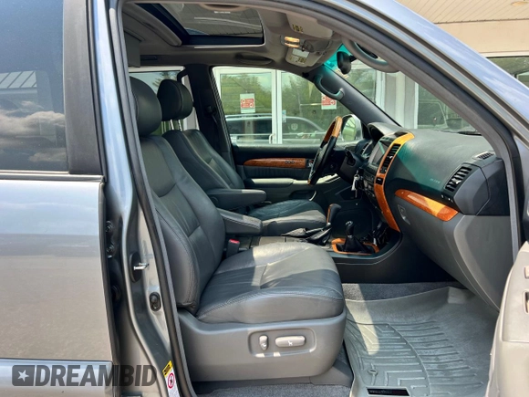 2004 Lexus GX 470 z VIN JTJBT20X940060144, wystawiony jako Copart lot #60893715 z przebiegiem 303 468 mil mil oraz Czysty tytuł • Clean title. Historia ofert i sprzedaży dostępna na DreamBid. Obrazek 5.