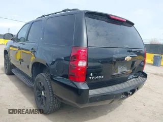 2008 Chevrolet Tahoe 1LT z VIN 1GNFC13J08J117666, wystawiony jako IAAI lot #41866421 z przebiegiem 208 043 mil mil oraz . Historia ofert i sprzedaży dostępna na DreamBid. Obrazek 3.
