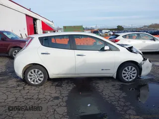 2015 Nissan LEAF SV with VIN 1N4AZ0CPXFC302167, listed as a IAAI auction lot 41636233 with 89,516 mi miles. Bid and sale history available at carsss.com. Image 13.
