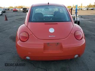 2003 Volkswagen New Beetle Coupe GLX with VIN 3VWDD21C43M409501, listed as a Copart auction lot 80493114 with 105,034 mi miles and Clean Title. Bid and sale history available at carsss.com. Image 6.