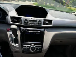 2015 Honda Odyssey EX z VIN 5FNRL5H41FB126137, wystawiony jako Copart lot #61684655 z przebiegiem 54 551 mil mil oraz Czysty tytuł • Clean title. Historia ofert i sprzedaży dostępna na DreamBid. Obrazek 9.