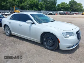 2017 Chrysler 300 Limited с VIN 2C3CCAAG2HH560166, выставлен на аукционе IAAI как лот 42518252 с пробегом 154 035 миль миль и . История ставок и продаж доступна на DreamBid. Изображение 1.