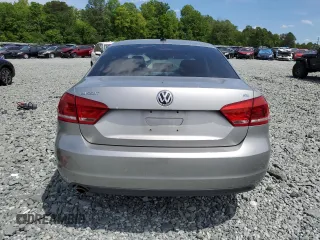 2012 Volkswagen Passat SE z VIN 1VWBP7A30CC025860, wystawiony jako Copart lot #56124875 z przebiegiem 146 207 mil mil oraz Szkody całkowita. Historia ofert i sprzedaży dostępna na DreamBid. Obrazek 6.