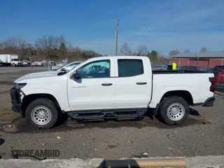 2023 Chevrolet Colorado 2WD Work Truck z VIN 1GCPSBEK8P1201275, wystawiony jako IAAI lot #40877600 z przebiegiem 20 053 mil mil oraz . Historia ofert i sprzedaży dostępna na DreamBid. Obrazek 14.