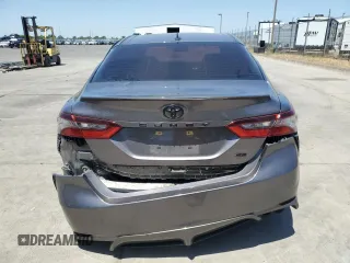 2022 Toyota Camry SE z VIN 4T1T11AKXNU626554, wystawiony jako Copart lot #58643315 z przebiegiem 49 490 mil mil oraz Szkoda całkowita • Salvage title. Historia ofert i sprzedaży dostępna na DreamBid. Obrazek 6.
