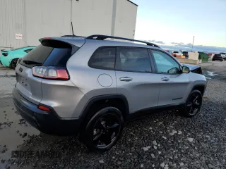2020 Jeep Cherokee Latitude Plus with VIN 1C4PJMLB1LD560252, listed as a Copart auction lot 87490394 with 7,634 mi miles and Salvage Title. Bid and sale history available at DreamBid. Image 3.