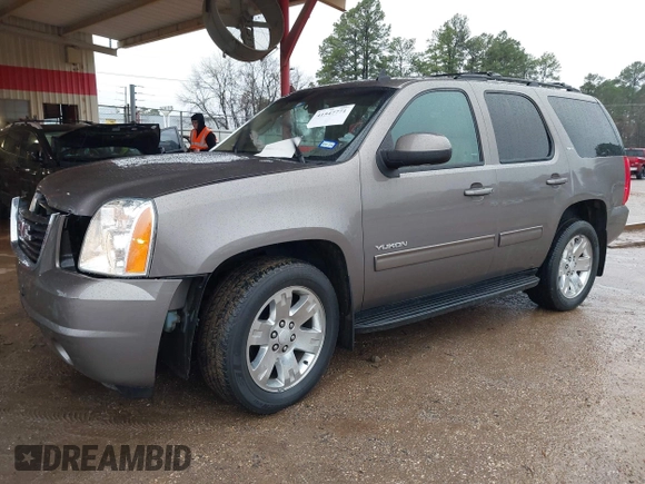 2014 GMC Yukon SLT with VIN 1GKS1CE00ER164663, listed as a IAAI auction lot 41547771 with 178,998 mi miles. Bid and sale history available at carsss.com. Image 17.