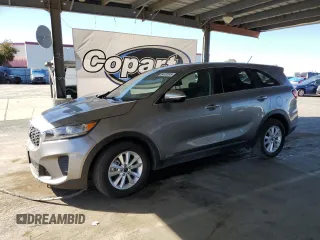 2019 Kia Sorento LX z VIN 5XYPGDA59KG463392, wystawiony jako Copart lot #54970245 z przebiegiem 99 576 mil mil oraz Szkoda całkowita • Salvage title. Historia ofert i sprzedaży dostępna na DreamBid. Obrazek 1.