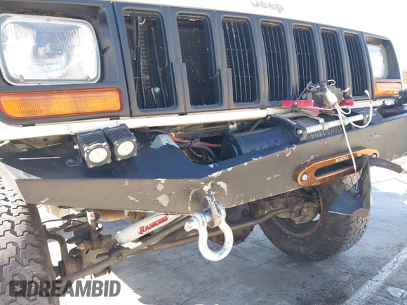1997 Jeep Cherokee SE with VIN 1J4FJ28S7VL553270, listed as a IAAI auction lot 41825524 with 157,015 mi miles. Bid and sale history available at carsss.com. Image 17.