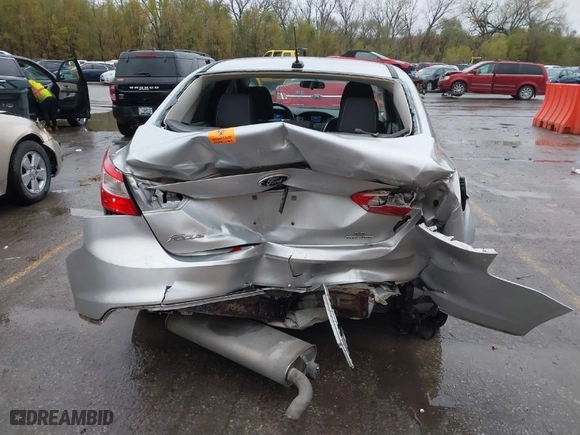 2014 Ford Focus SE with VIN 1FADP3F20EL406508, listed as a IAAI auction lot 40809098 with 89,731 mi miles. Bid and sale history available at carsss.com. Image 6.