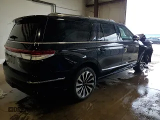 2024 Lincoln Navigator Reserve z VIN 5LMJJ3LG8REL11292, wystawiony jako Copart lot #57487925 z przebiegiem 29 200 mil mil oraz Szkoda całkowita • Salvage title. Historia ofert i sprzedaży dostępna na DreamBid. Obrazek 3.